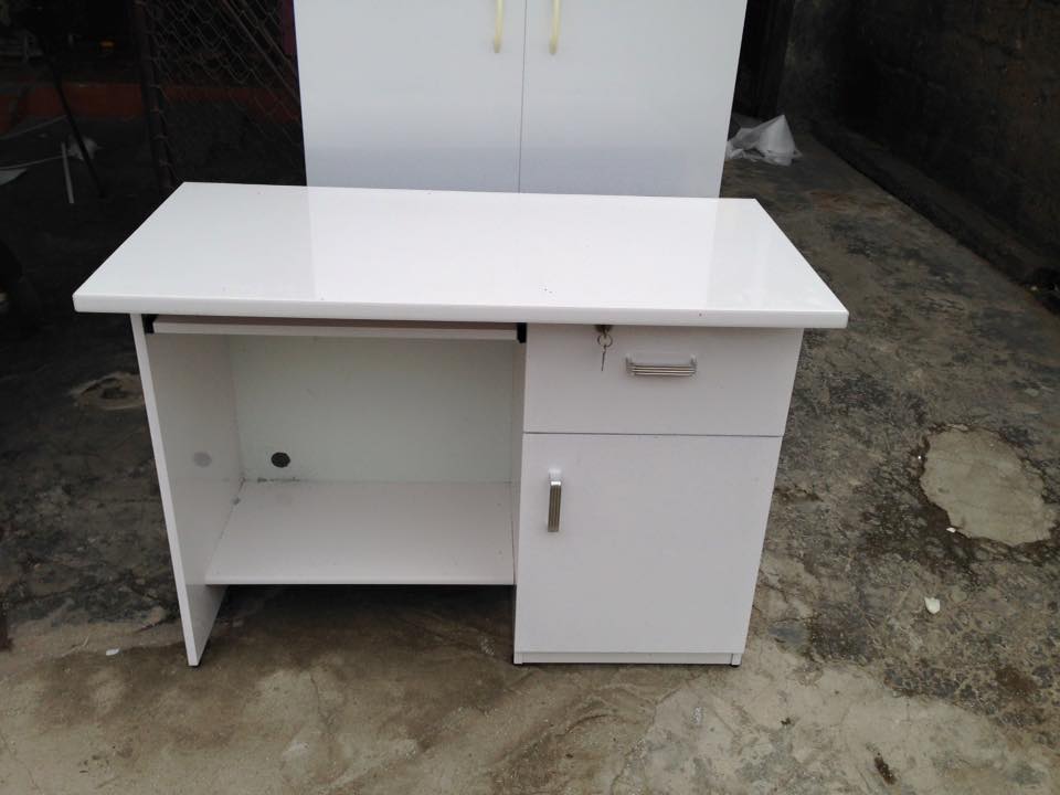 Bàn Vi Tính Nhựa Hải Phòng